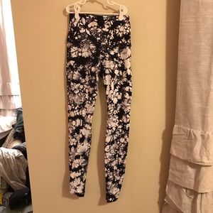 Never worn lululemon tie die leggings size 6